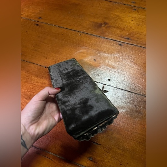 Velour green clutch ruffle trim animal print lining NWOT long elegant - Picture 7 of 9